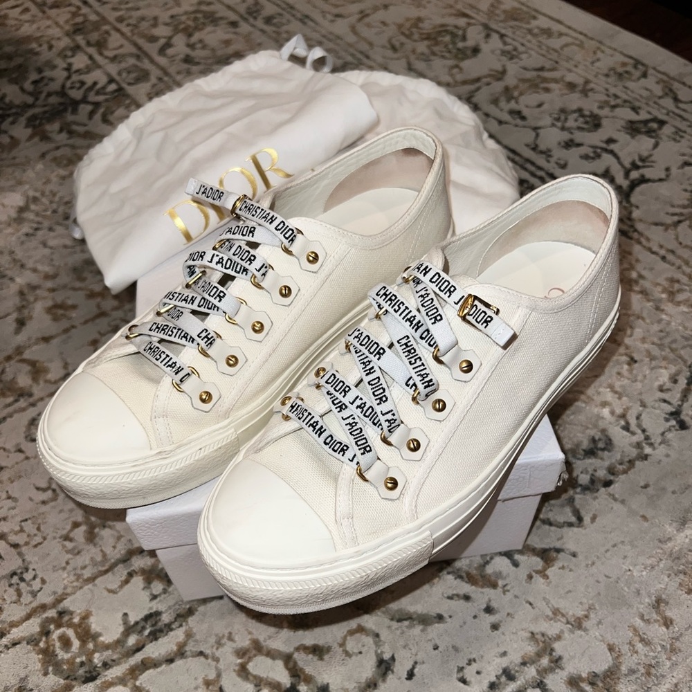 DIOR: WALK'N'DIOR SNEAKER
White Cotton Canvas size 38.5 great condition